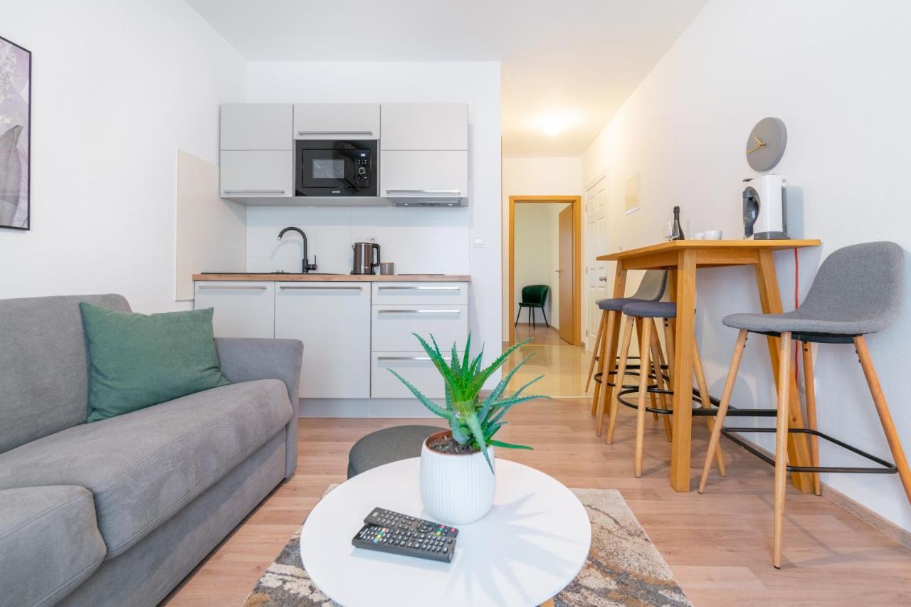 Apartmani Eterovic Baska Voda Luaran gambar