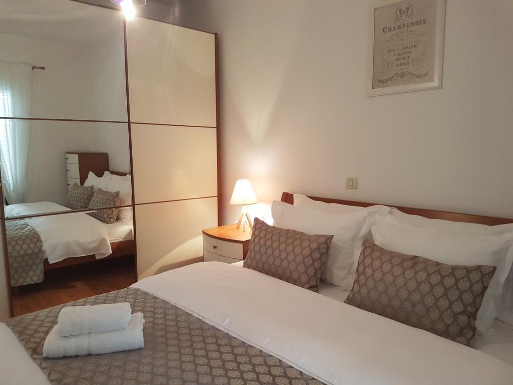 Apartmani Eterovic Baska Voda Luaran gambar